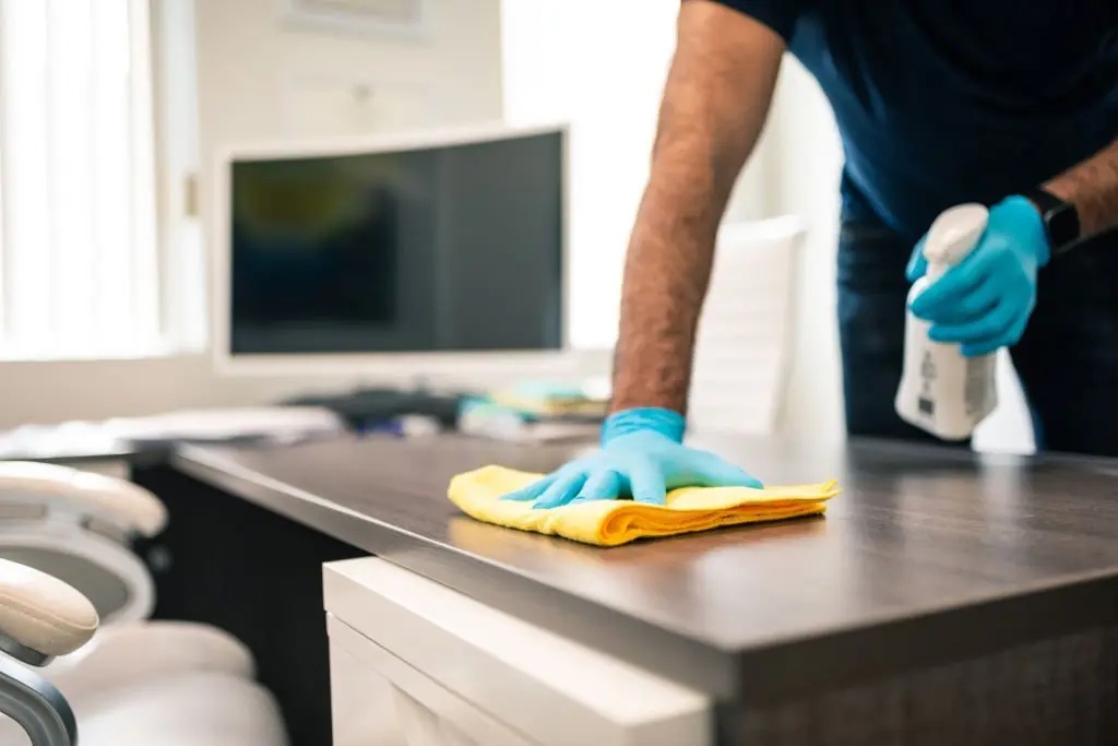 office cleaning baton rouge tips disinfect desk